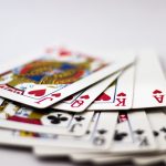 ​​Cosa è meglio per un principiante di Sportaza: i giochi di carte o le slot machine?